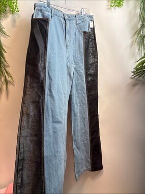 High-Rise Light Blue Denim Wide-Leg Jeans with Black Side Panels